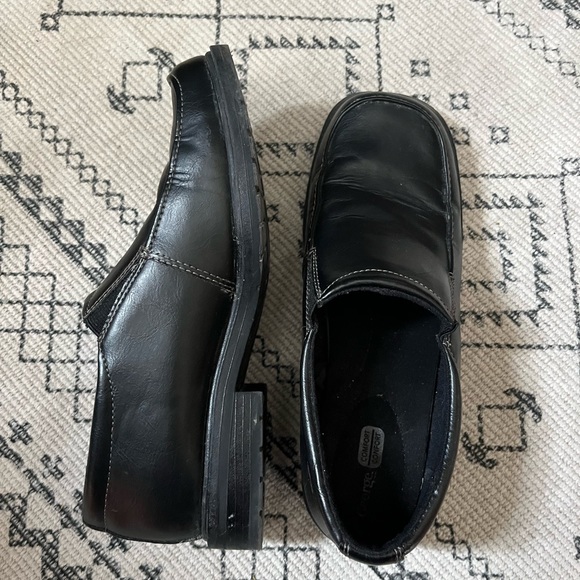 GEORGE Boy Slip-on dress shoe, size 4, great condition - Picture 1 of 8